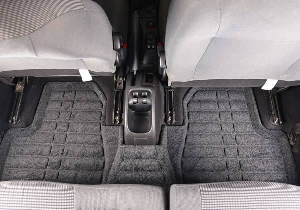 دلیل موکت بودن کف خودرو چیه ؟