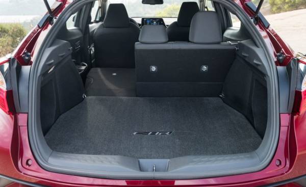 دلیل موکت بودن کف خودرو چیه ؟